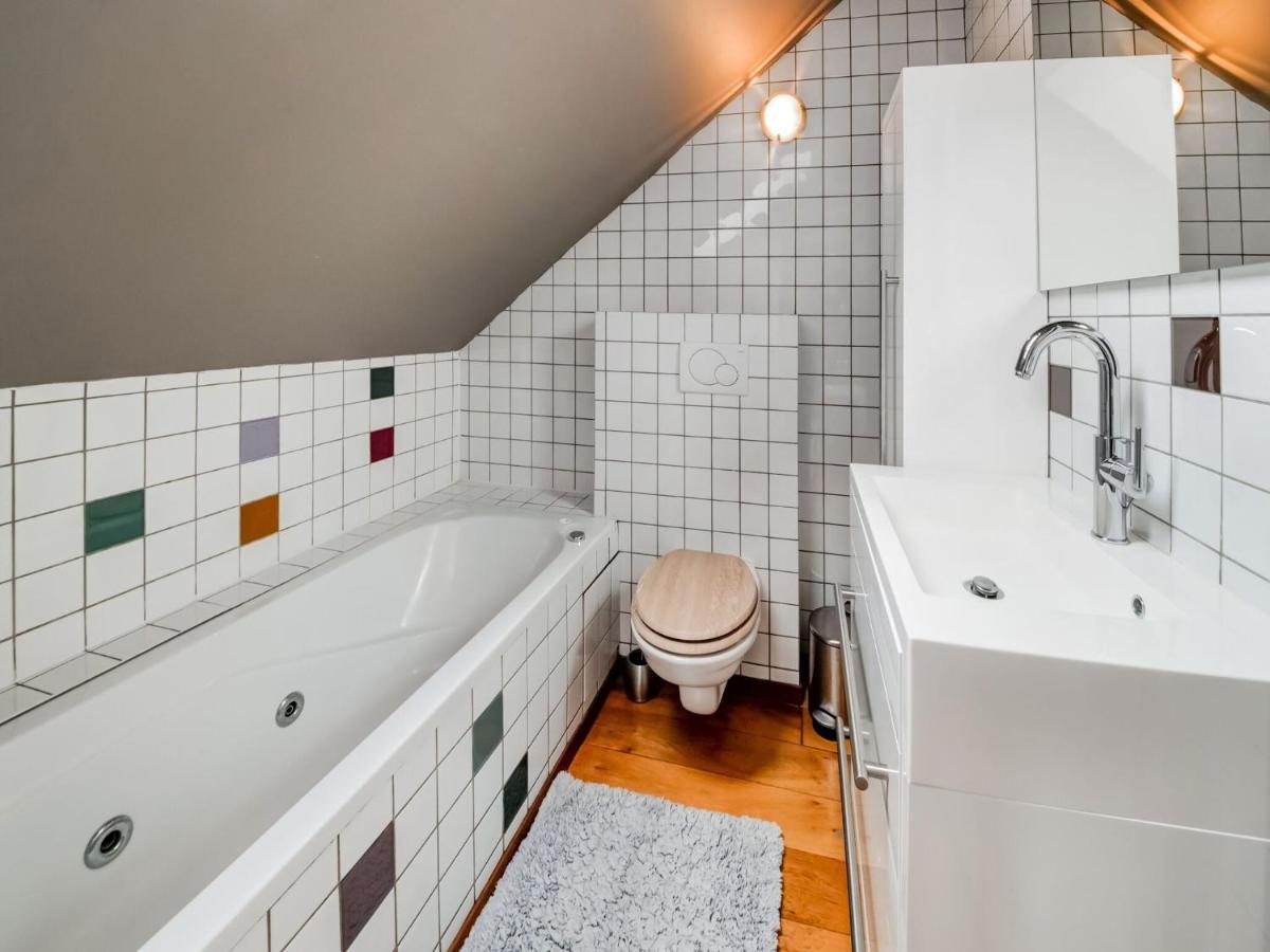 Tranquil Holiday Home In Mont With Bubble Bath Экстерьер фото